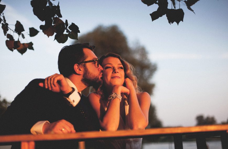 Sesja plenerowa w dniu ślubu – idealny moment na wykonanie pięknych zdjęć!