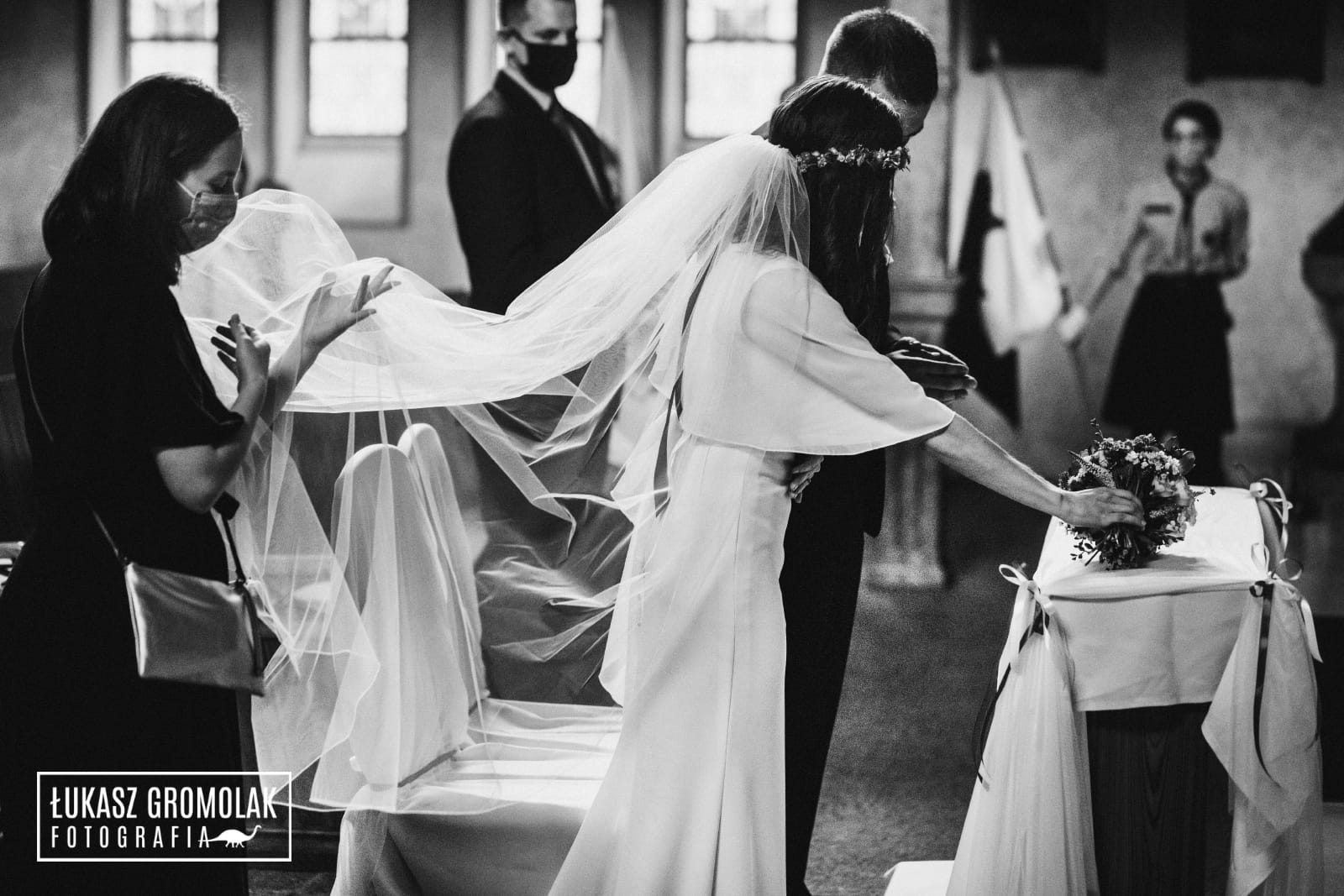 fotograf na ślub kościelny - zdjęcia na ślubie kościelnym