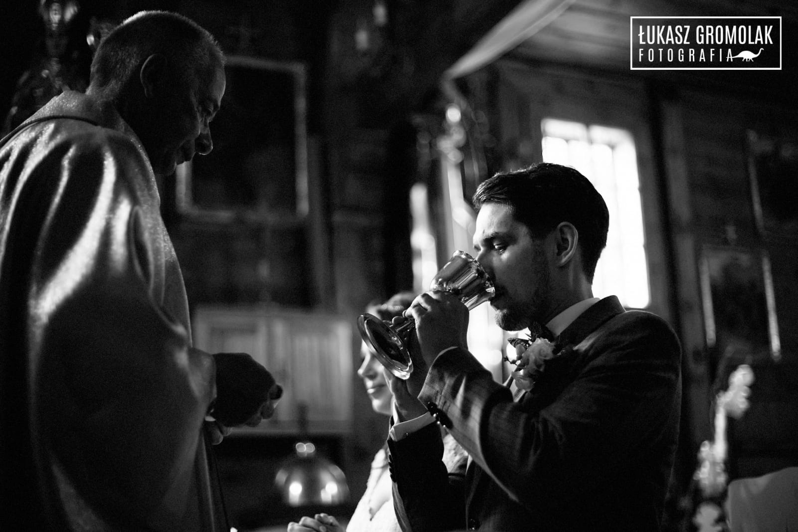 fotograf na ślub kościelny - zdjęcia na ślubie kościelnym